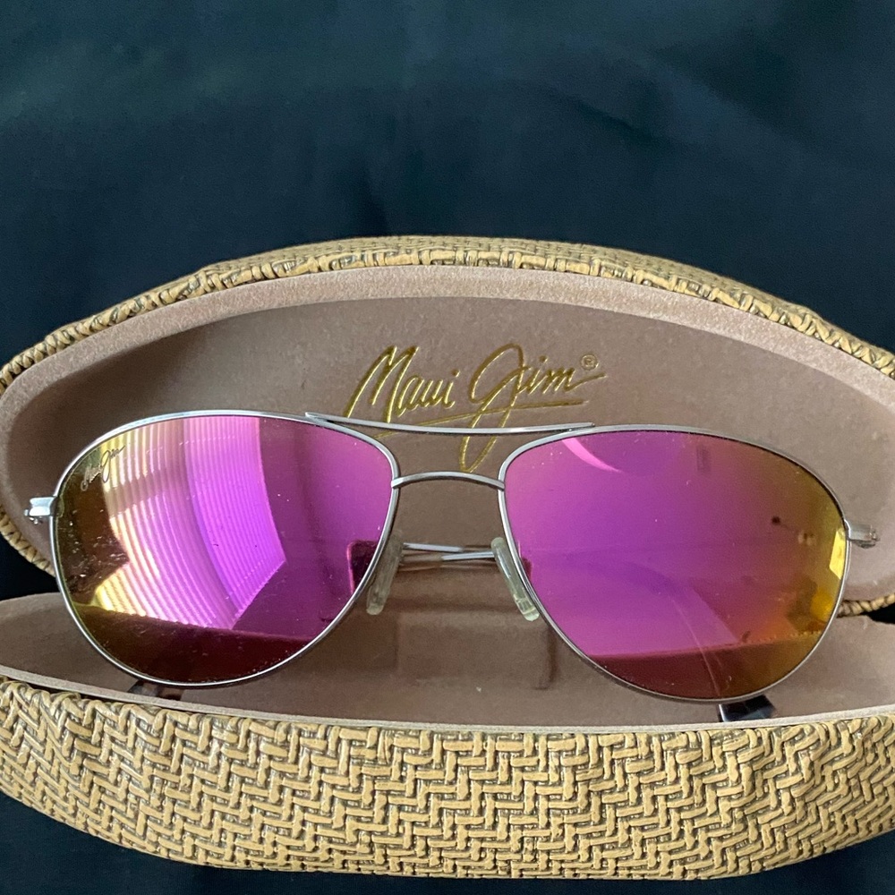 Maui Jim Baby aviator sunglasses
Looking for new maverick…good condition!